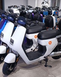 平台-新国标电动车翻车！能载人有后视镜却卖不动，车主：我要买旧车！