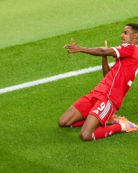网页版登录入口-伊萨克破124天进球荒，利物浦3-1水晶宫，魔鬼赛程连战曼联切尔西